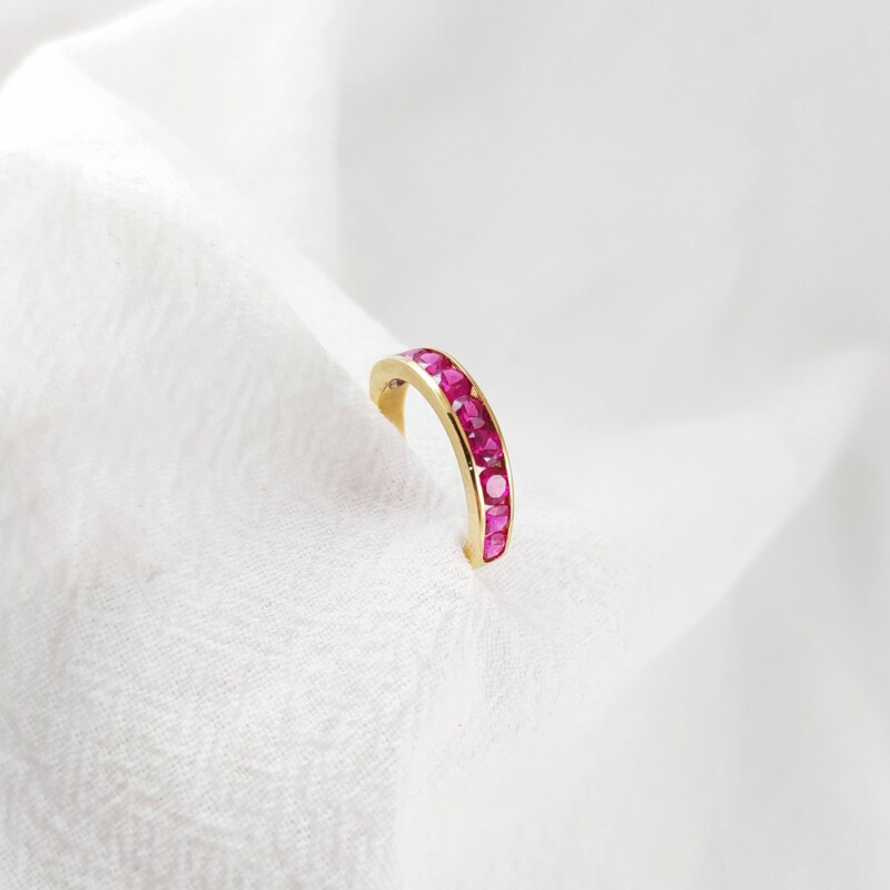 Anillo Medio Sin Fin en 18k con rubies Anillo Medio Sin Fin en 18k con rubies