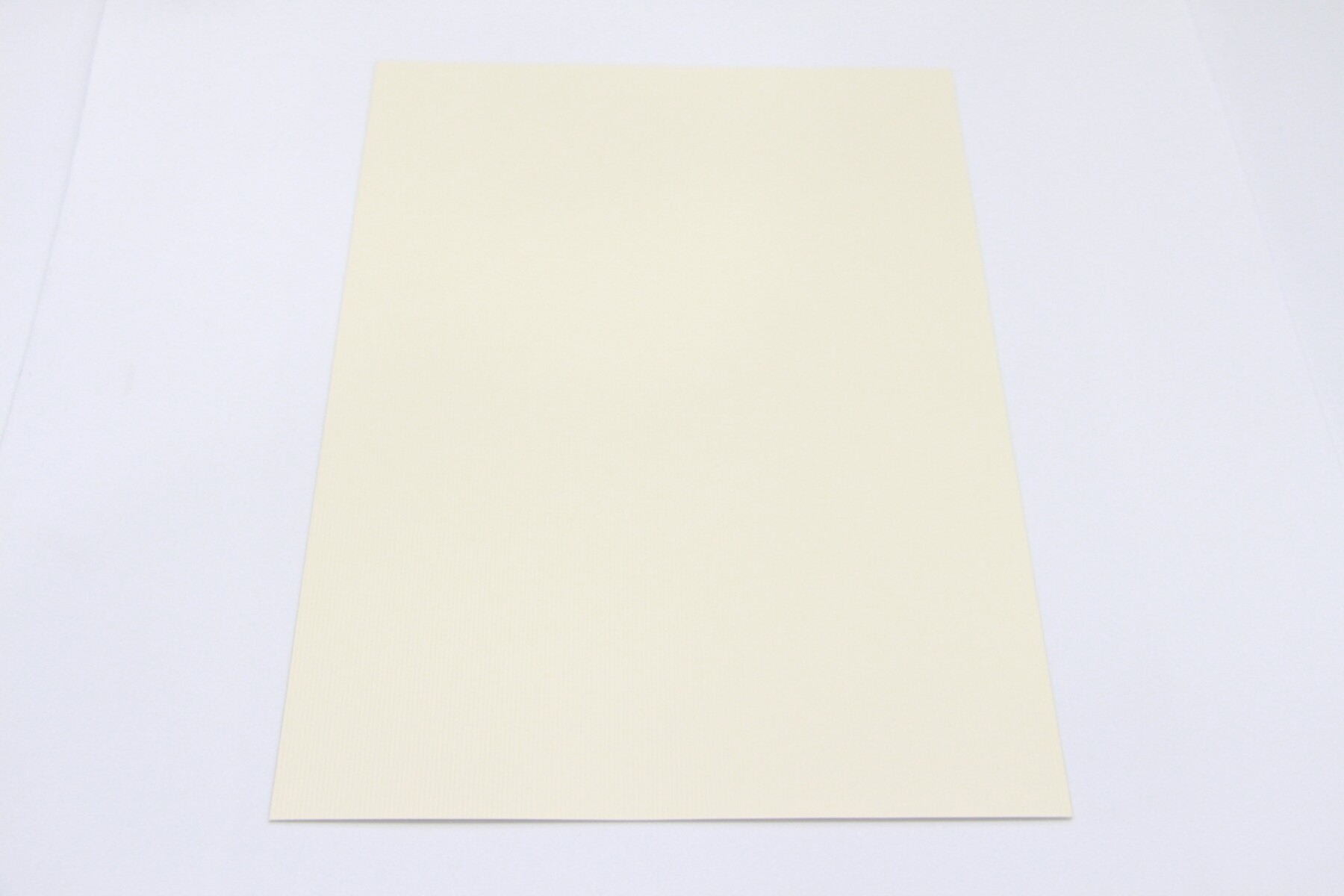 CARTULINA A4 TELADA 200 GRS - COLOR OPALINA LISA CREMA 