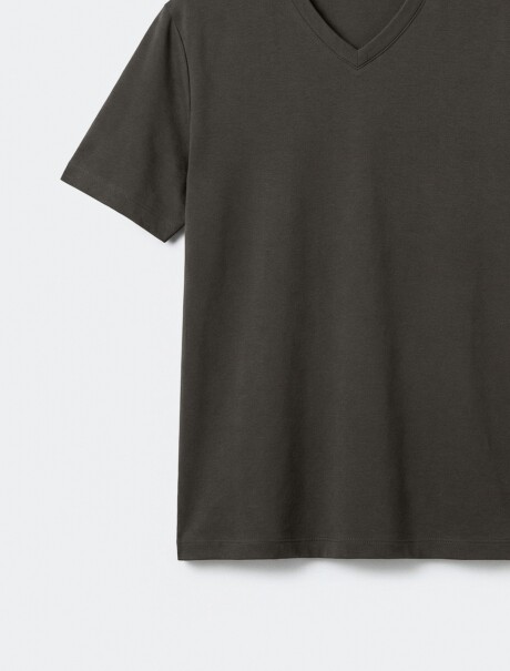CAMISETA BÁSICA WORLD CUELLO EN V VERDE MUSGO