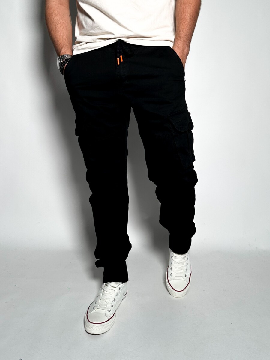 Pantalón cargo con puño León - Negro 