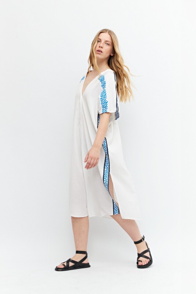 Túnica oversized con detalles bordados blanco