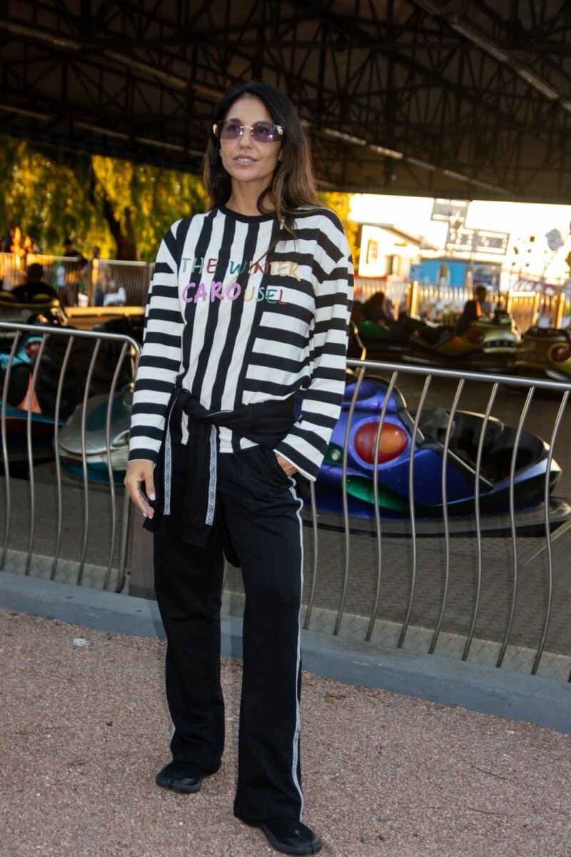 Remera Poscard - NEGRO 