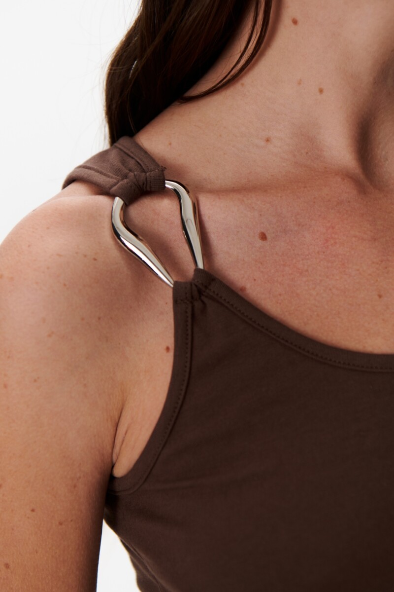 MUSCULOSA METAL MARRON