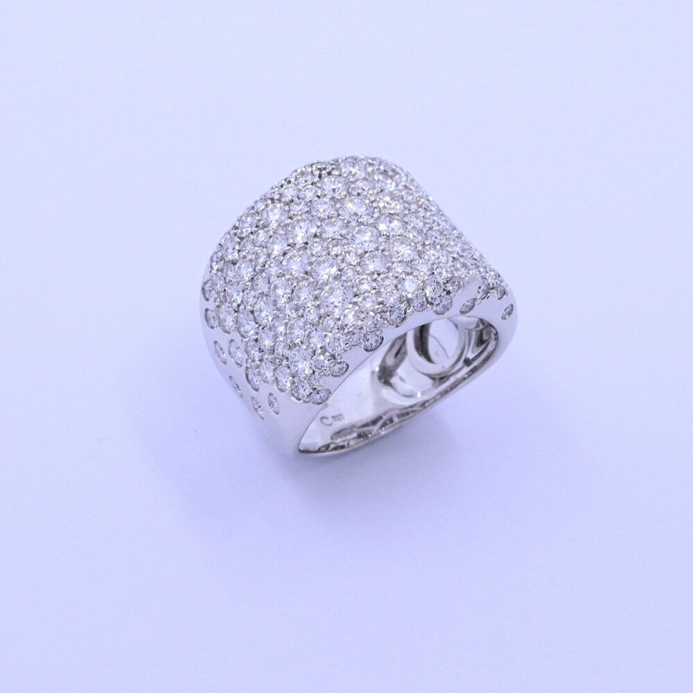 Anillo oro 18k blanco con brillantes engarce pavé. Anillo oro 18k blanco con brillantes engarce pavé.