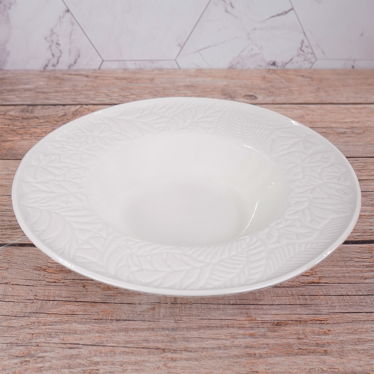 Plato hondo de ceramica labrado hojas 