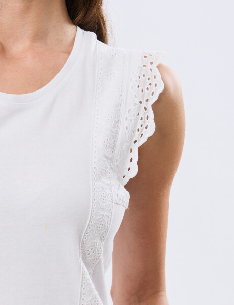 REMERA DE ALGODÓN CON BRODERIE Blanco