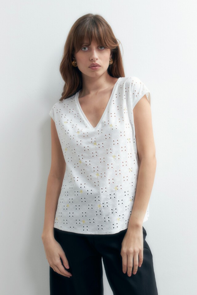 Blusa broderie con flores bordados crudo