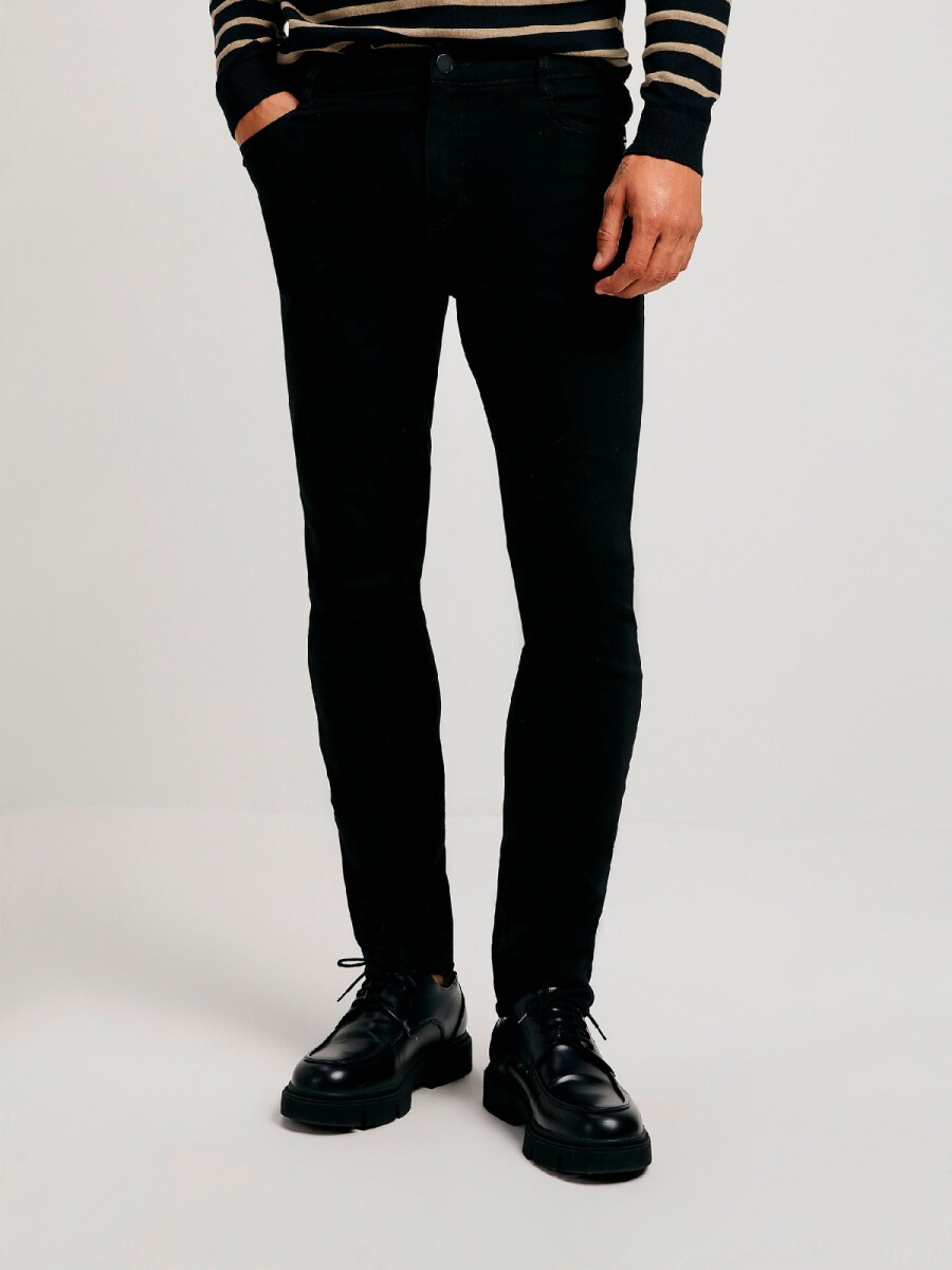 PANTALÓN DE JEAN SKINNY - NEGRO 