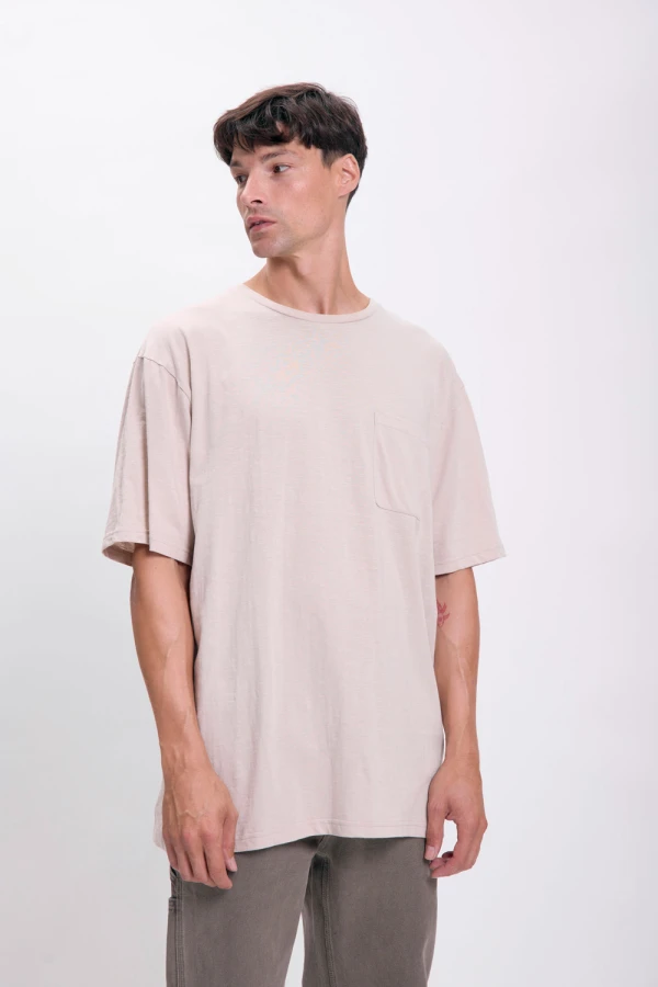 Remera slub bolsillo Crudo