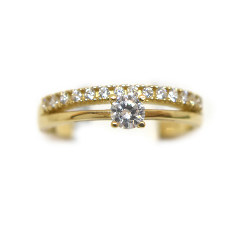 Anillo en Oro 9 Kilates y Zirconias Anillo en Oro 9 Kilates y Zirconias