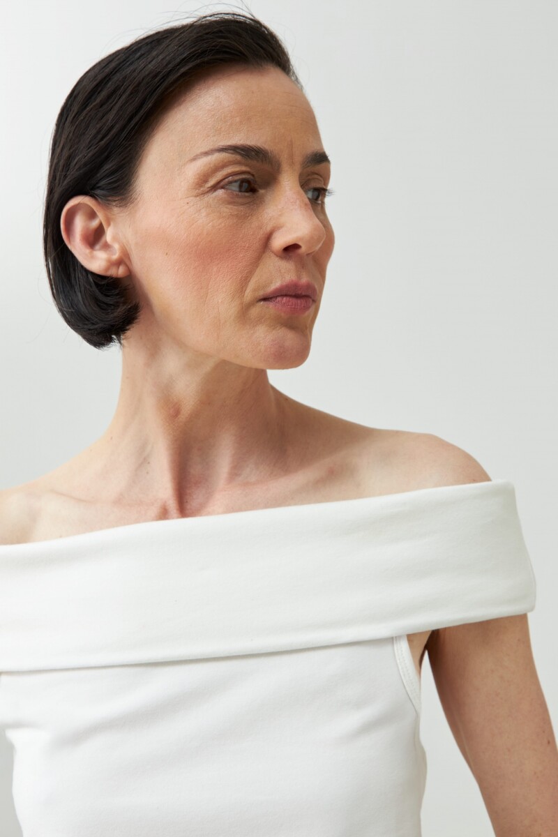 Remera escote bardot crudo