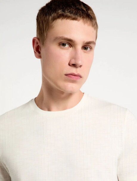 CAMISETA DE PUNTO TEXTURIZADA BEIGE