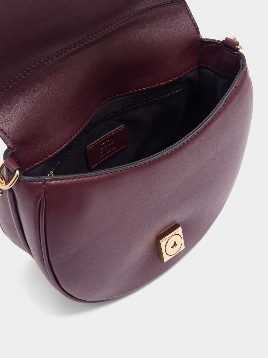 Bolso Bandolera Ovalado Con Solapa burdeos