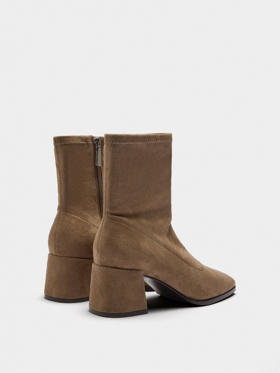 Botines Efecto Piel taupe