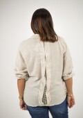 Camisa de lino con flor bordada en bolsillo Beige