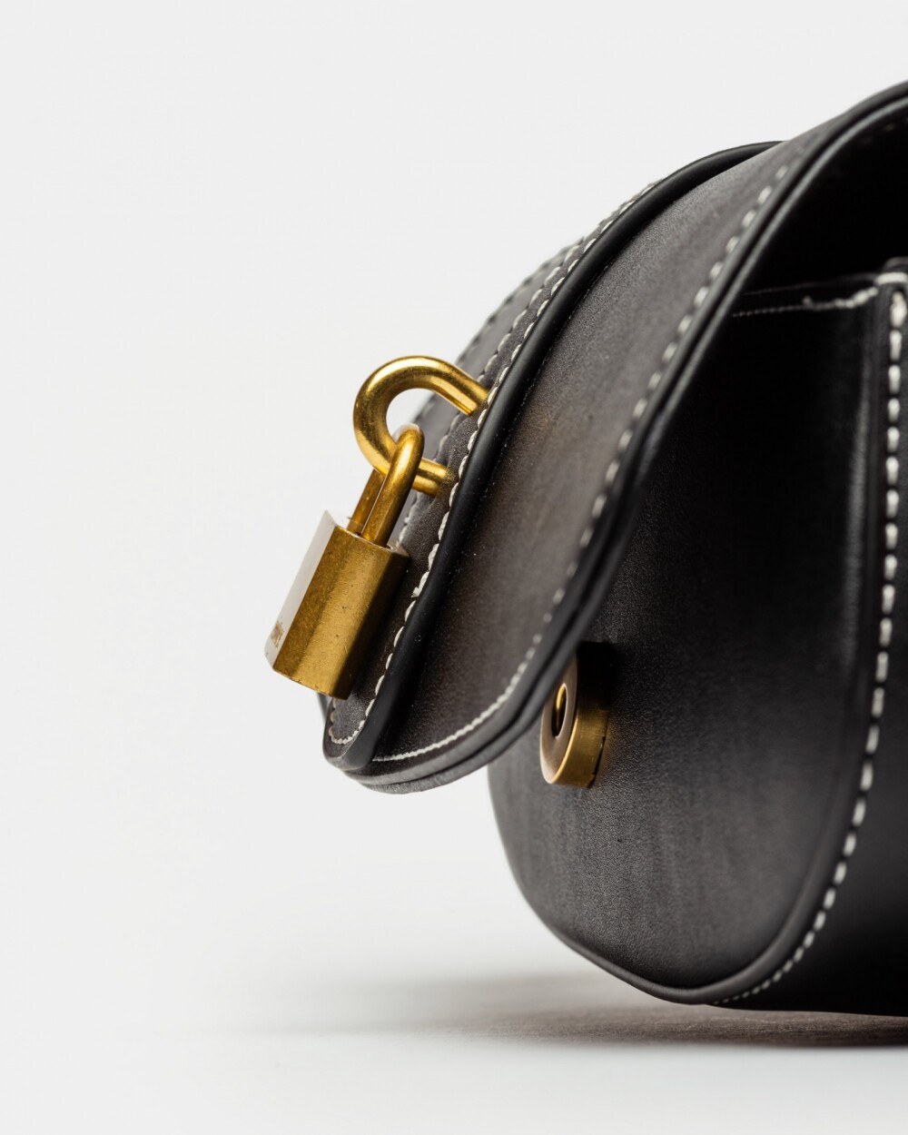 Mini Bag Celina en Efecto Cuero Liso Negro