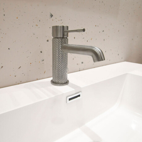 GRIFERIA LAVATORIO BAJO BRUSHED NICKEL - SIGNATURE GRIS-BRUSHED NICKEL