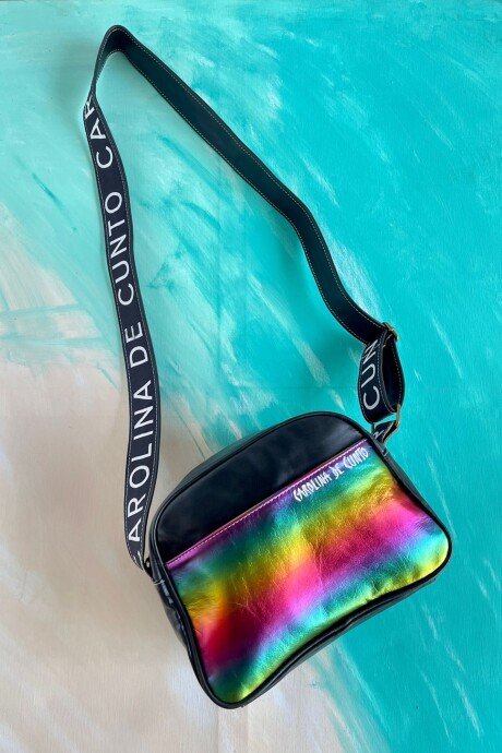 Bandolera Kaira Línea Ottenta Negro Con Cuero Arcoiris Metalizado. Bandolera Kaira Línea Ottenta Negro Con Cuero Arcoiris Metalizado.