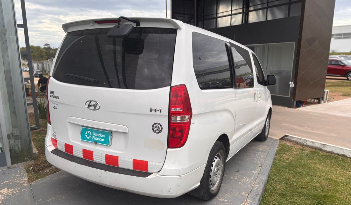 Hyundai H1 MiniBus 12 Plz GLS Diesel - 2014 Hyundai H1 MiniBus 12 Plz GLS Diesel - 2014