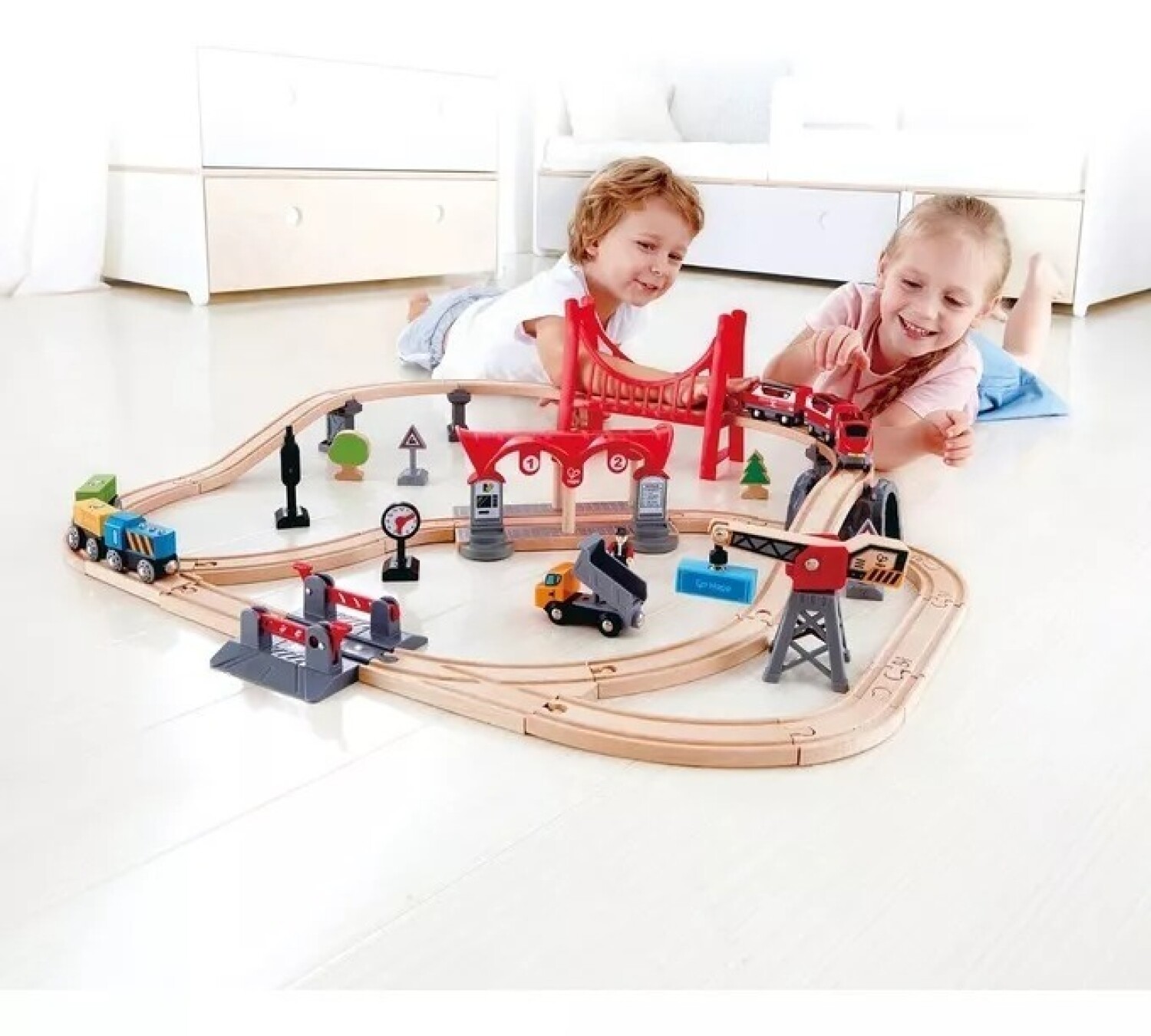 Pista circuito estacion de tren madera HAPE