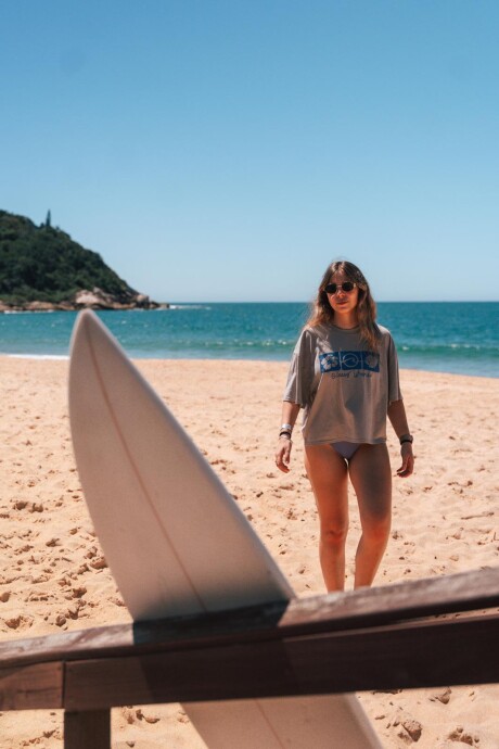 Remeron Cropped Marina / Hueso - Preventa U