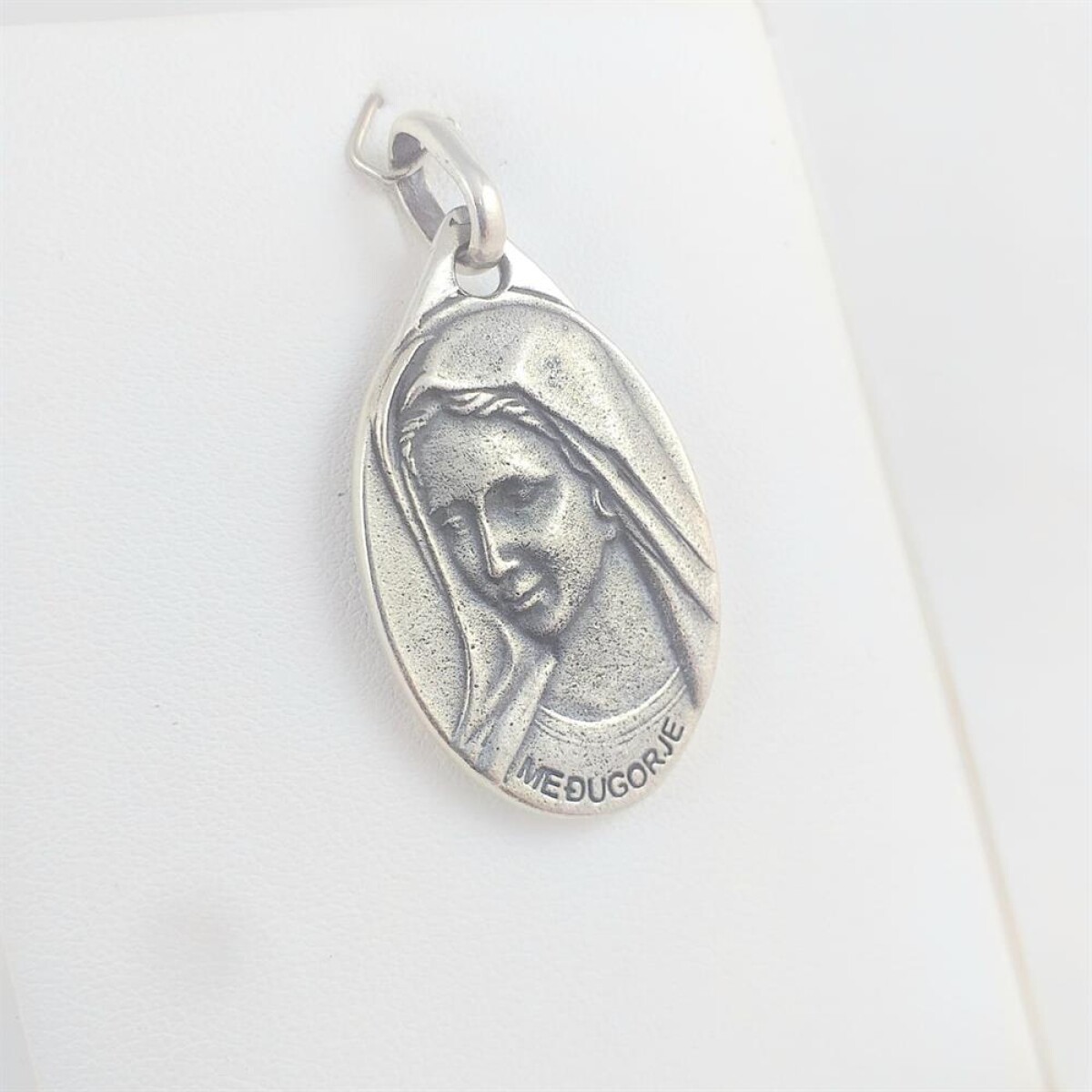 Medalla religiosa de plata 925, Virgen de Medjugore y cristo. 