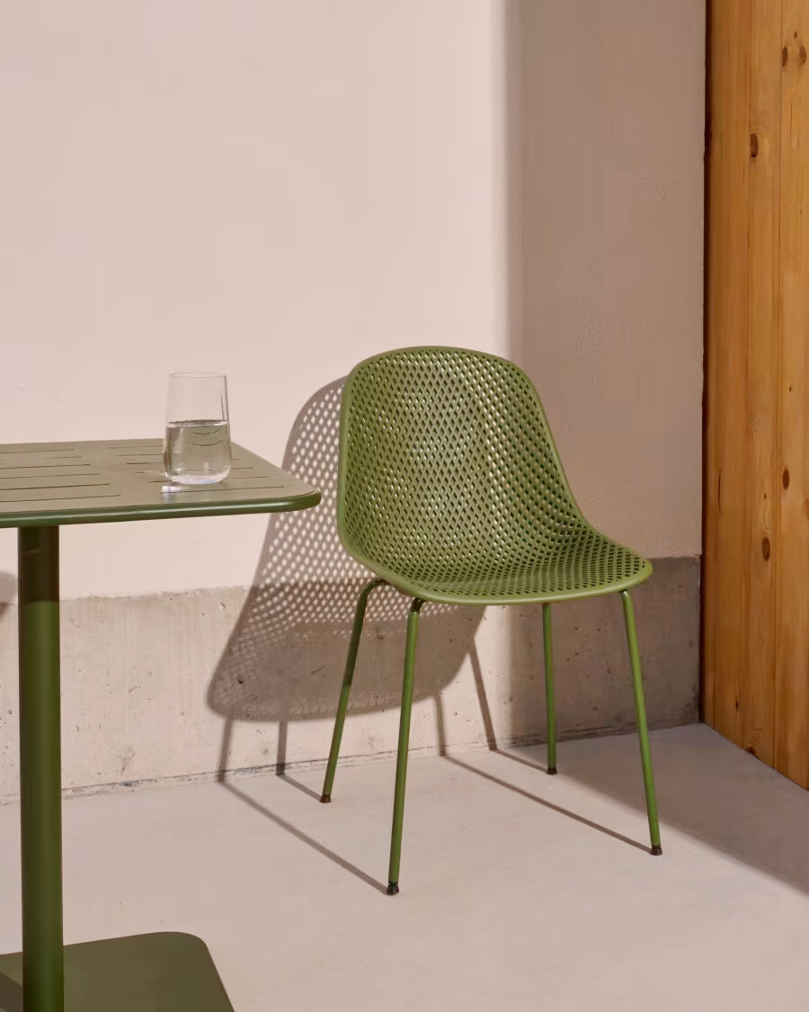 Silla de exterior Quinby con patas de acero verde Silla de exterior Quinby con patas de acero verde