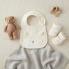 Set babero y zapatitos primer muda Carters blanco