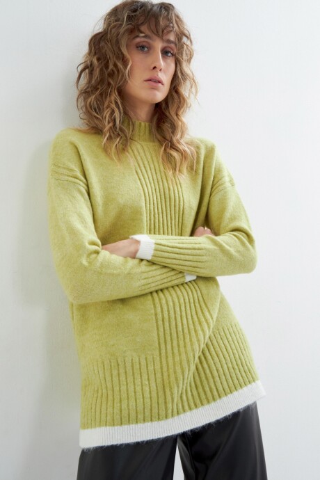 Polera oversized verde musgo