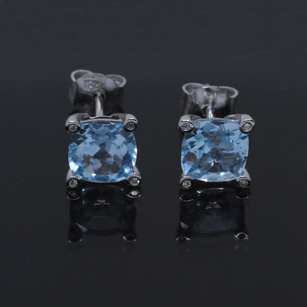 Caravanas oro 18k blanco , topacio azul y brillantes Caravanas oro 18k blanco , topacio azul y brillantes
