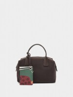 Bolso Tote Textura Suave Con Colgante marron