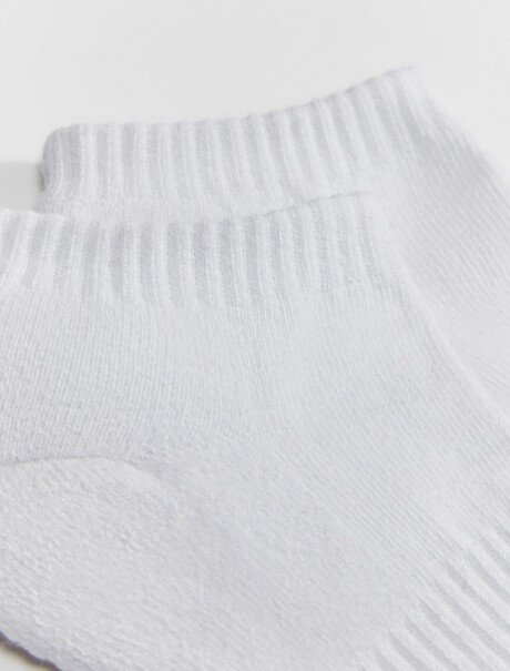 KIT CON 3 PARES DE MEDIAS ELASTIZADAS BLANCO
