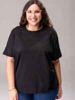 Remera Bordado Negro