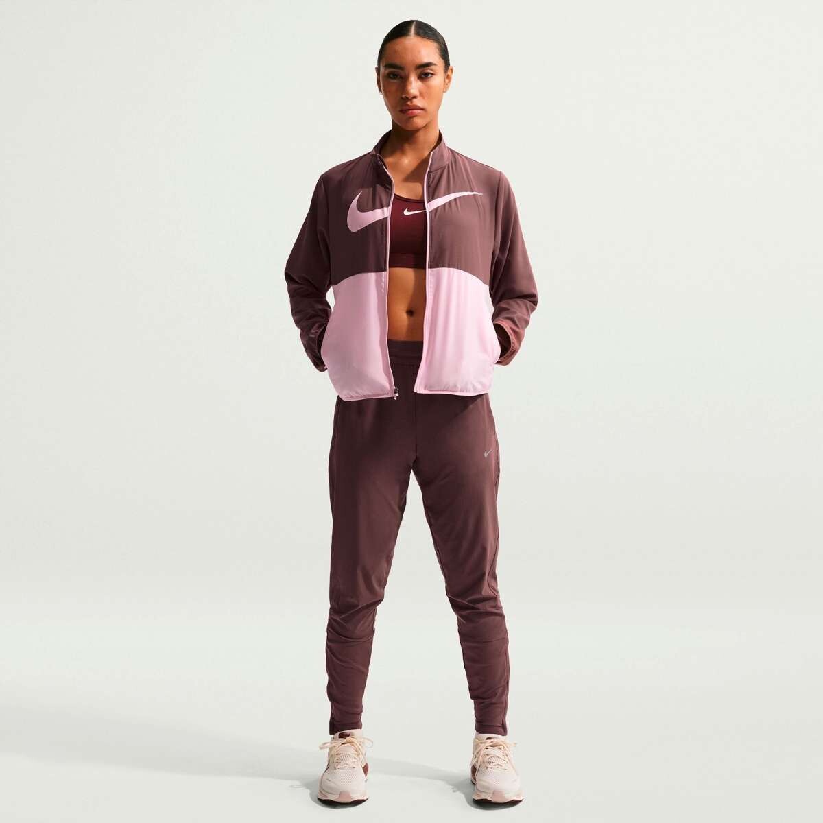 Campera Nike Tempo Swsh Hbr Dri-Fit De Mujer - Morado 