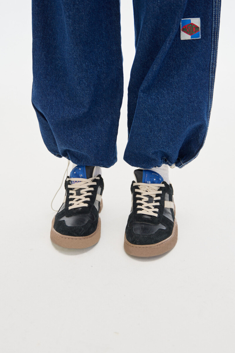 Sneaker Club 82 Black