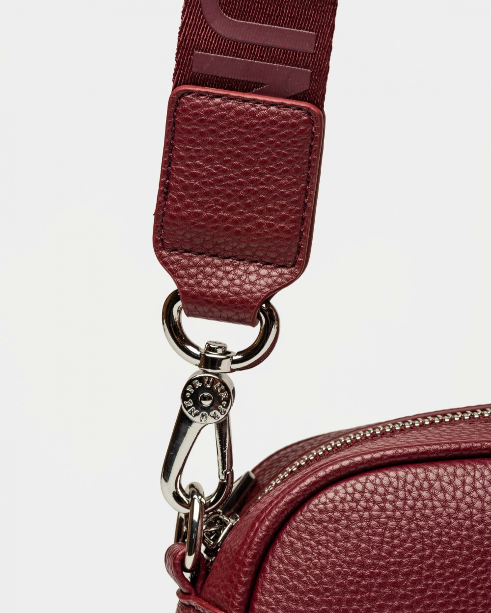 Bandolera Hazel en efecto cuero Bordeaux