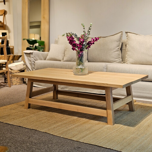 Mesa de Living Mari 140 x 70 cm en fresno (Por pedido) Mesa de Living Mari 140 x 70 cm en fresno (Por pedido)