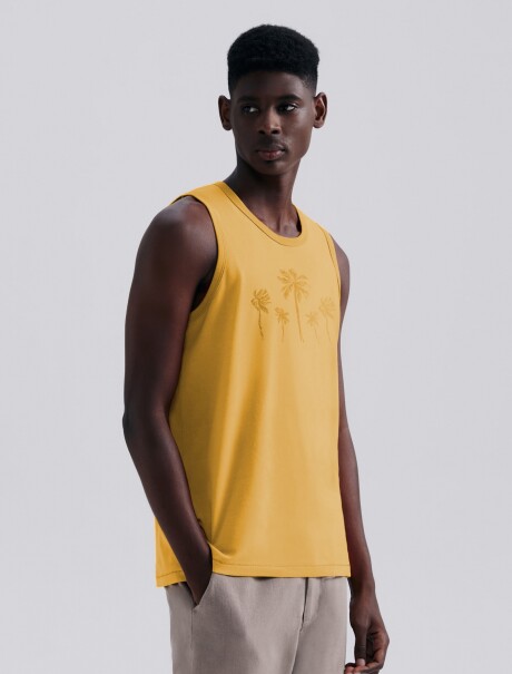 MUSCULOSA BÁSICA CON ESTAMPA AMARILLO