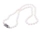 Collar de perlas de cultivo y broche oro 18 k blanco con brillantes. Collar de perlas de cultivo y broche oro 18 k blanco con brillantes.