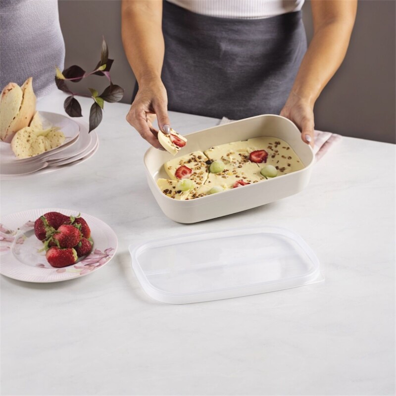 Recipiente en Plástico Resistente con Tapa Transparente 1.7L Tramontina- Arena Recipiente en Plástico Resistente con Tapa Transparente 1.7L Tramontina- Arena