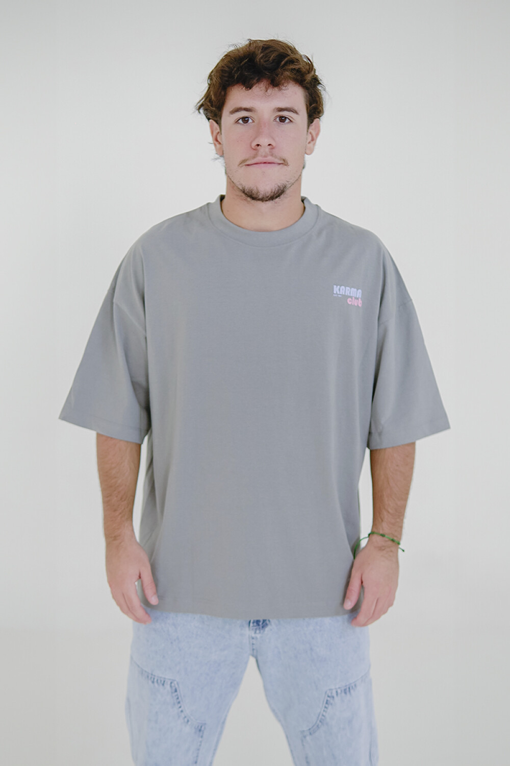 Remera Pulau Karma Gris
