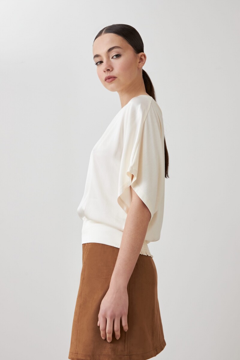 Blusa satinada beige