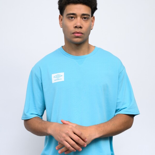 REMERA TRUCKER Umbro Hombre 079