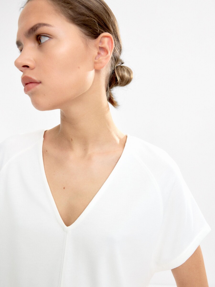 Camiseta Básica Cuello Pico blanco