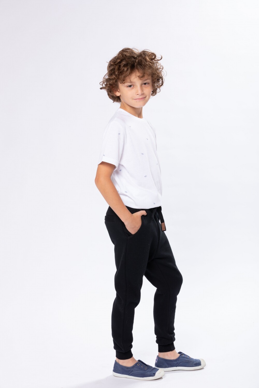 PANTALÓN DEPORTIVO CON PUÑO Negro