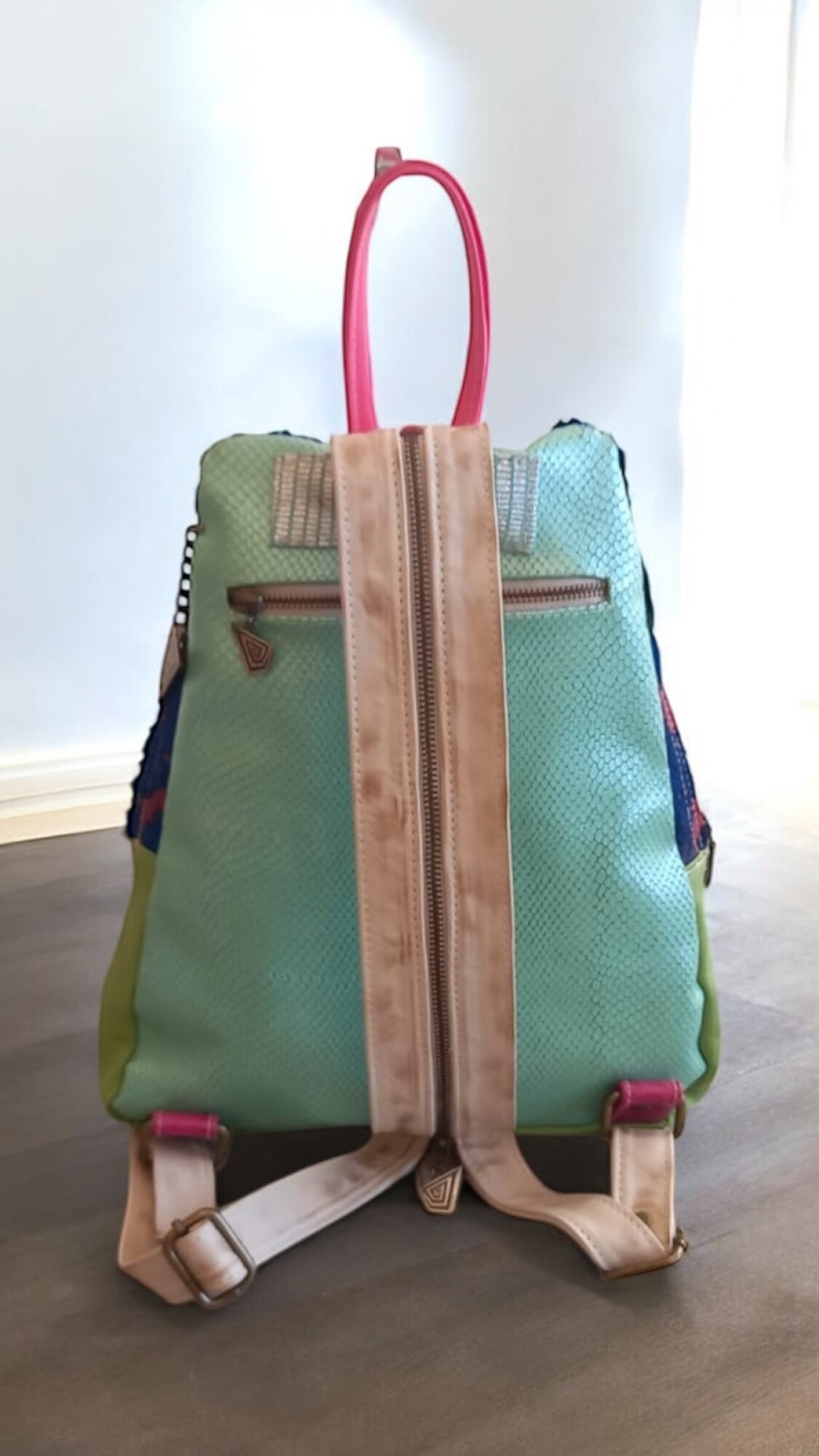 Mochila Lucy Multicolor Pintada A Mano Con Arte Carolina De Cunto