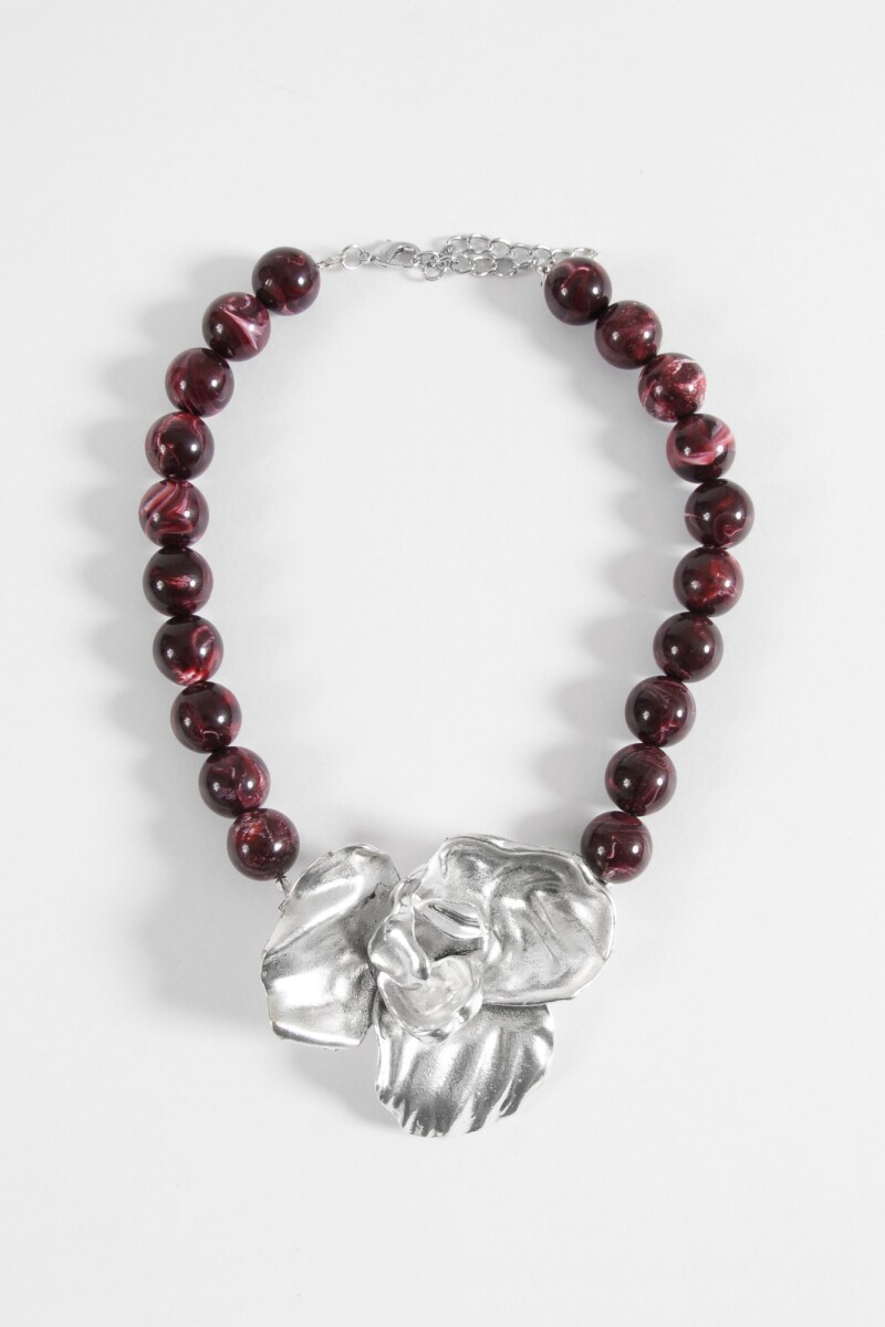 Collar dije flor bolas bordo
