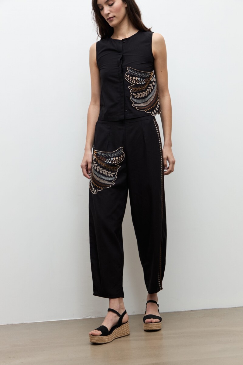 Pantalon barrel con aplique bordado negro