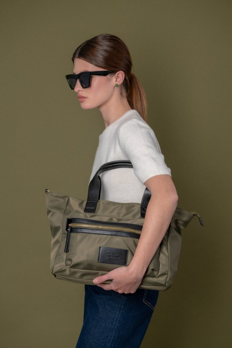 Cartera con bolsillo grande al frente - verde 