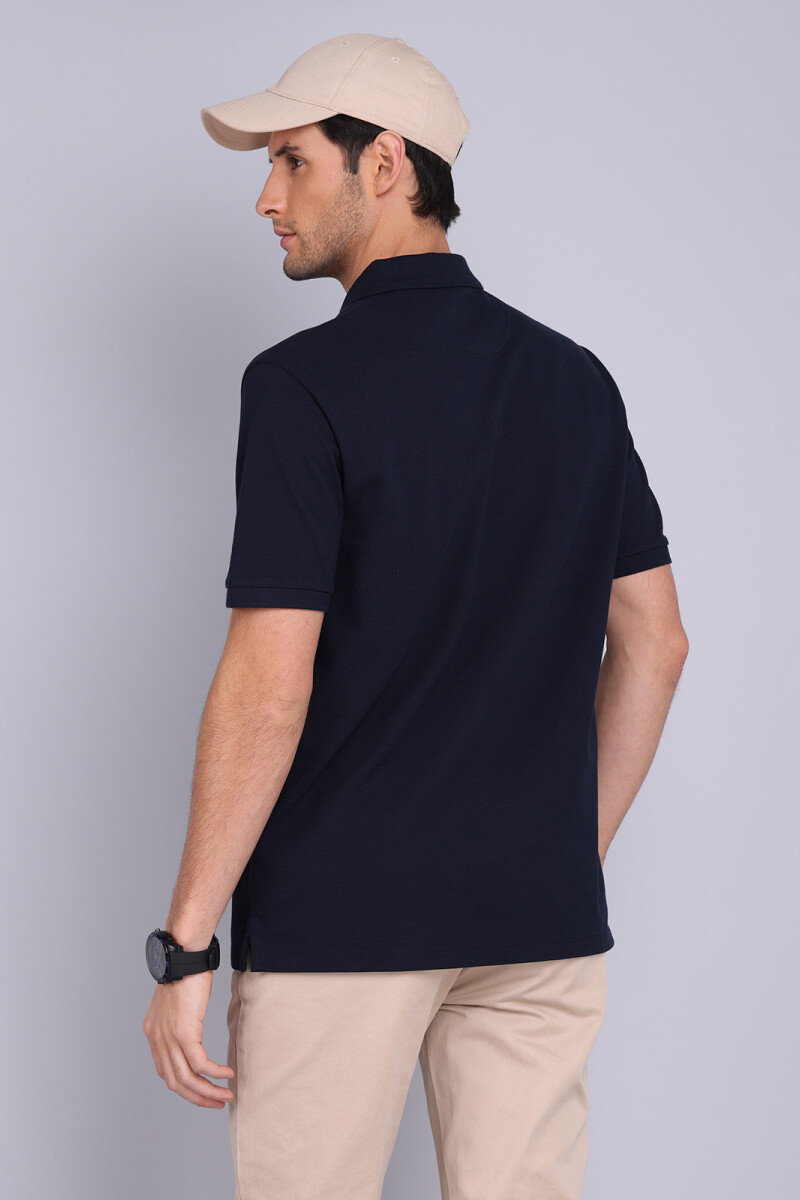 Remera con cuello Arrow NEGRO